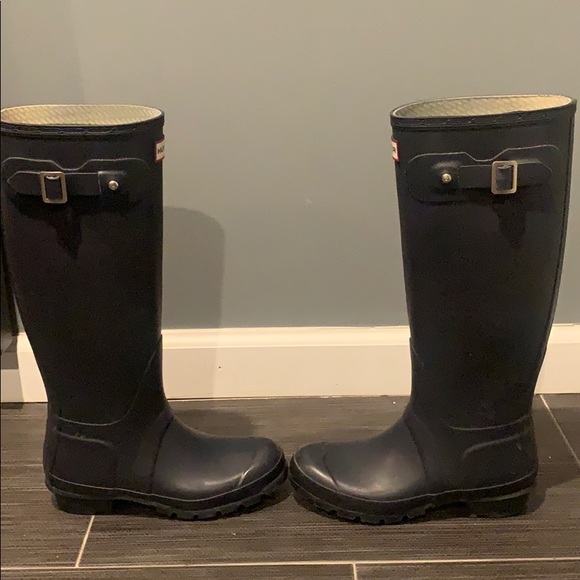Tall Hunter rain boots lightly worn!! - Picture 3 of 5